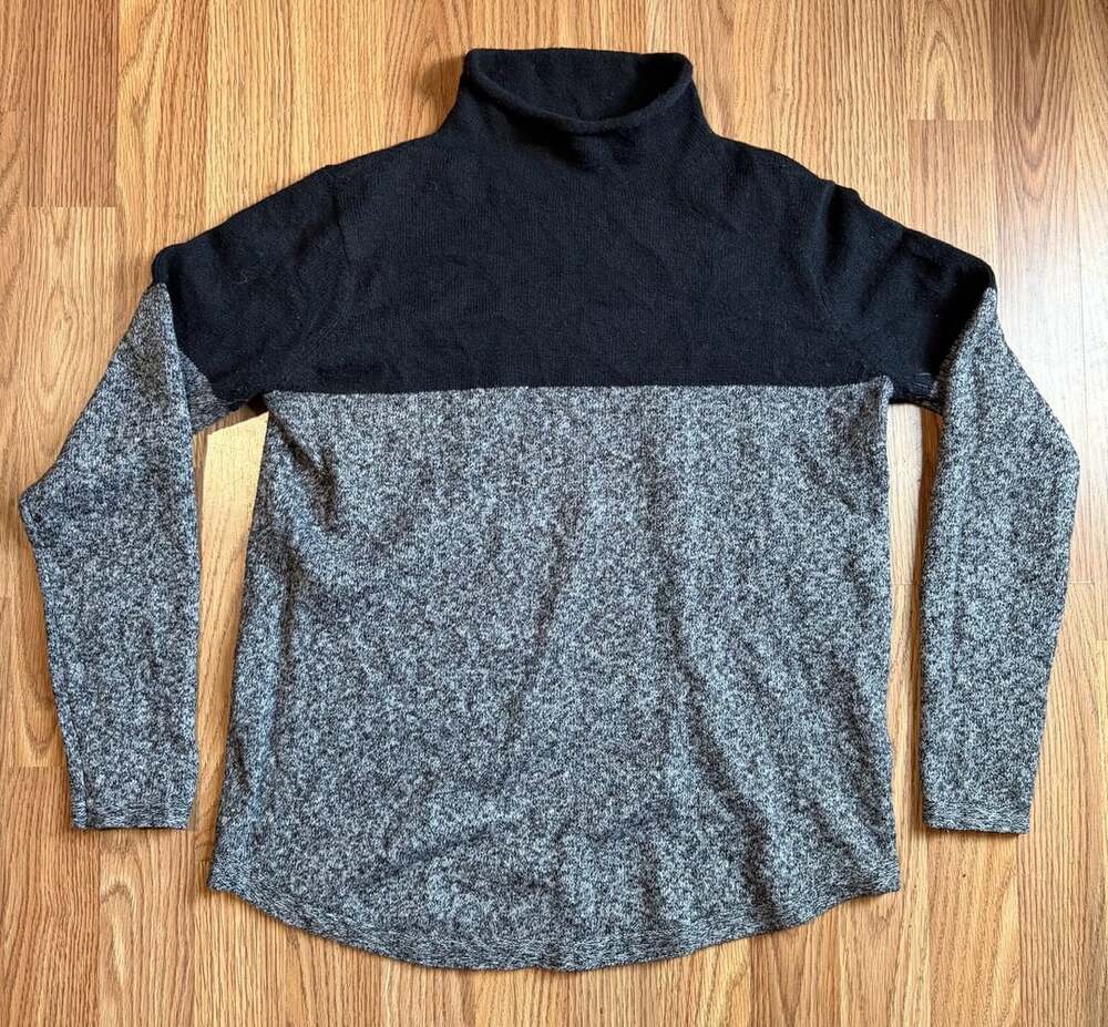 Old Navy Turtleneck Sweater Size S Black Gray Colorblock Knit Pullover